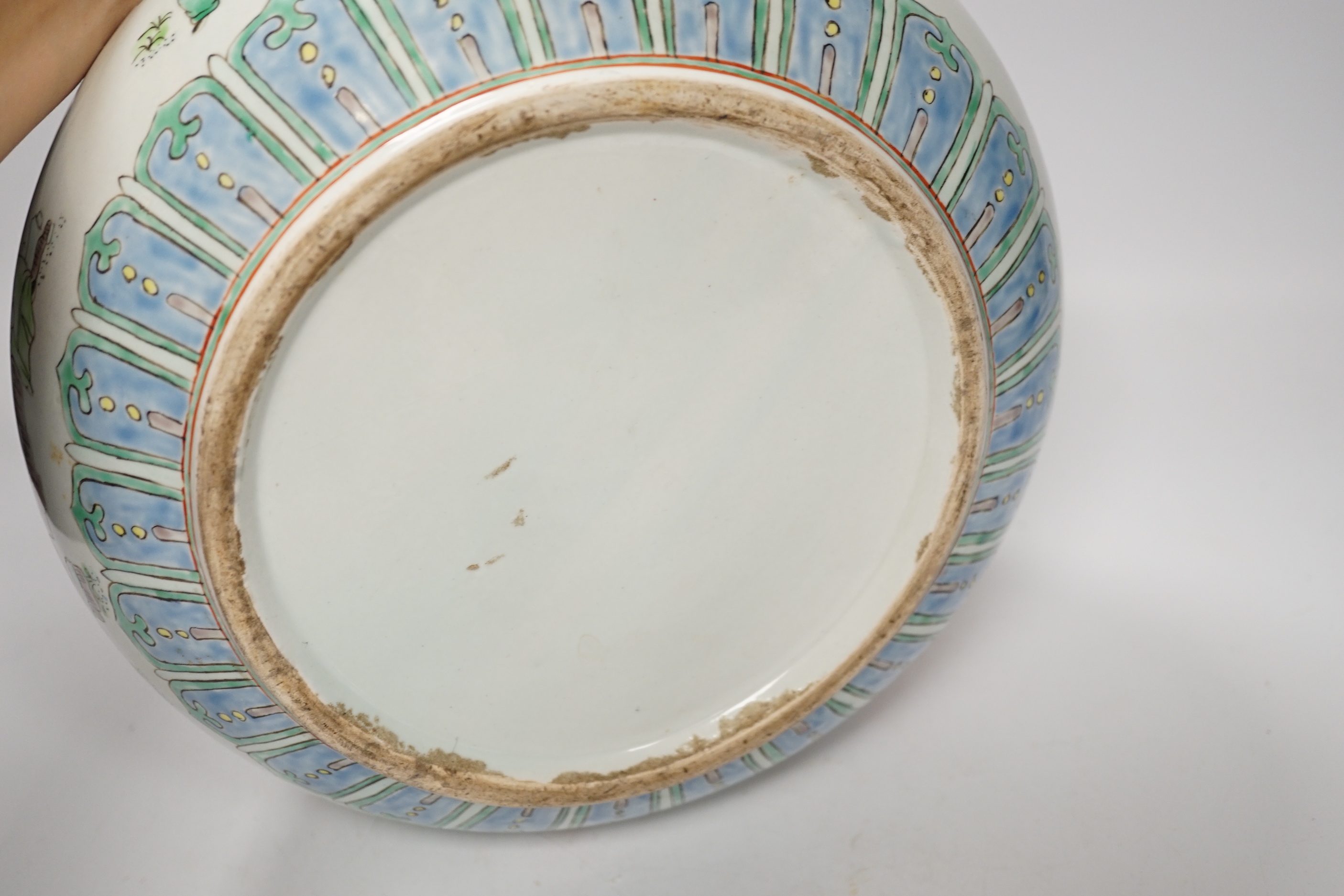 A Chinese enamelled porcelain squat bowl and cover, 20cm high including cover